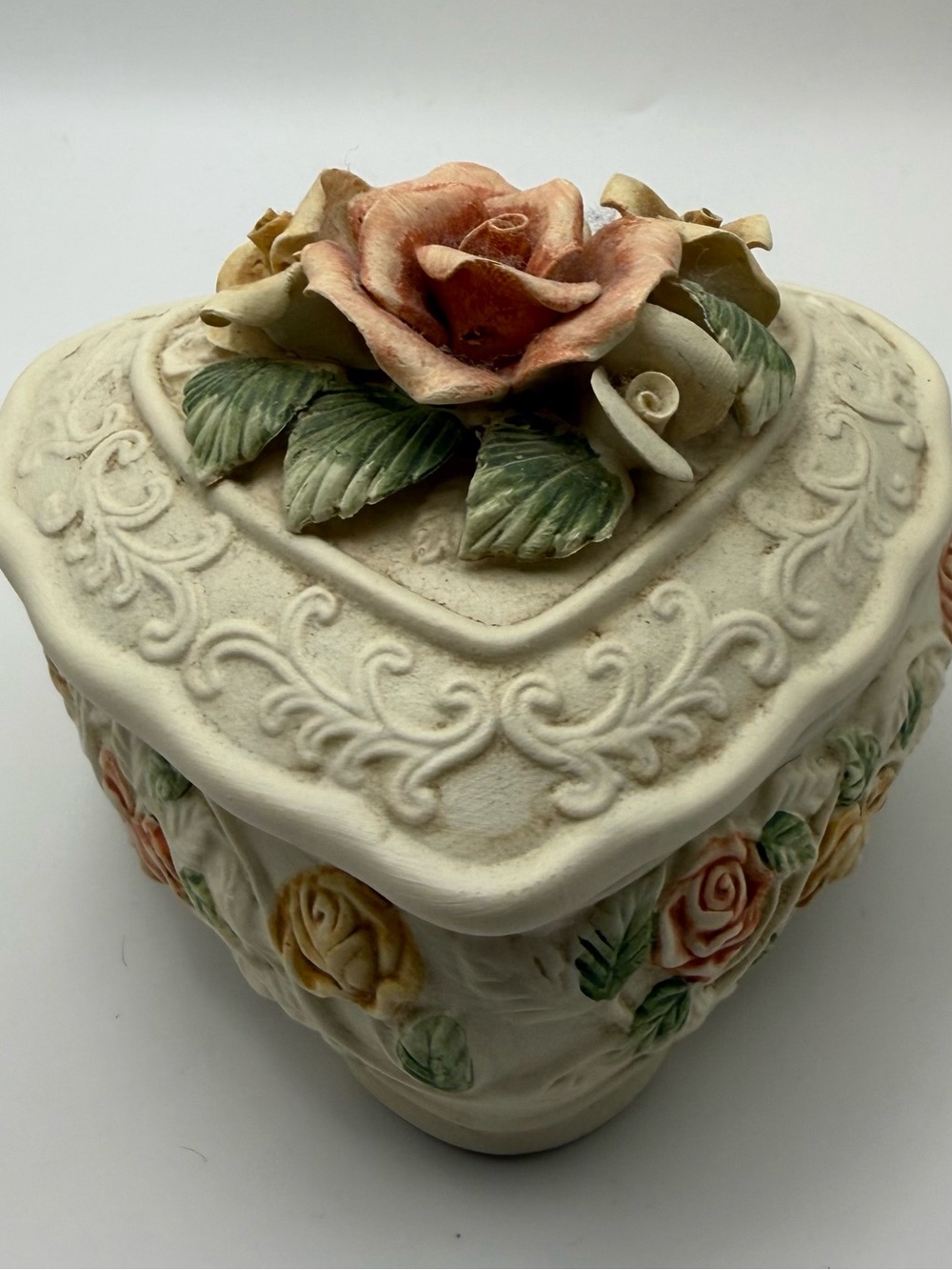 Source Unknown Cream Ceramic Heart Trinket Box with Peach Roses